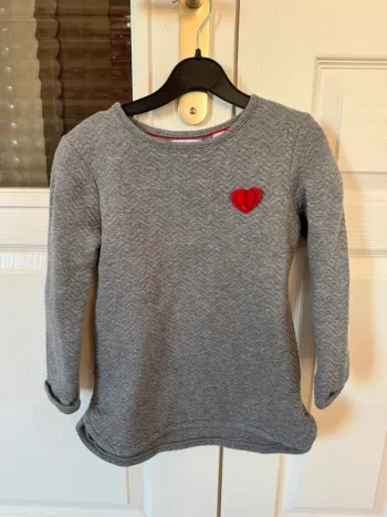 Pull gris fille Okaïdi 6 ans en très bon état