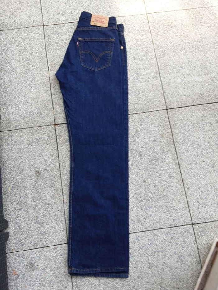 Pantalon jean marque Levi s strauss 501 taille w 33 l 34 fermeture bouton - photo numéro 4