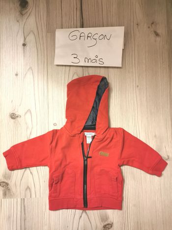 🚒 Gilet à capuche 3 mois 