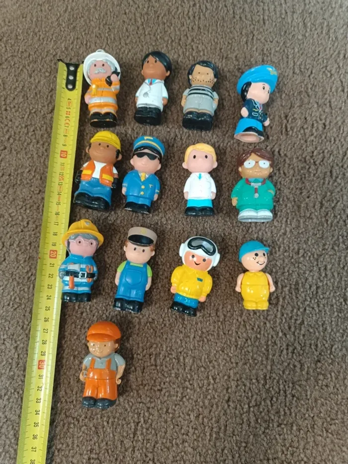 Lot 13 figurines personnages métiers - photo numéro 2