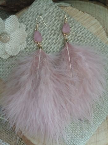 Boucles d'oreilles bohèmes plumes vieux rose