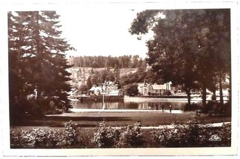 Carte postale ancienne Bagnoles de l' Orne (Orne) Square de Coutades