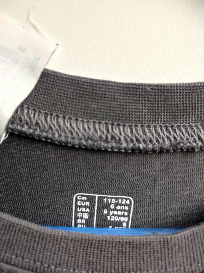 Tee-shirt gris 6 ans - photo numéro 3
