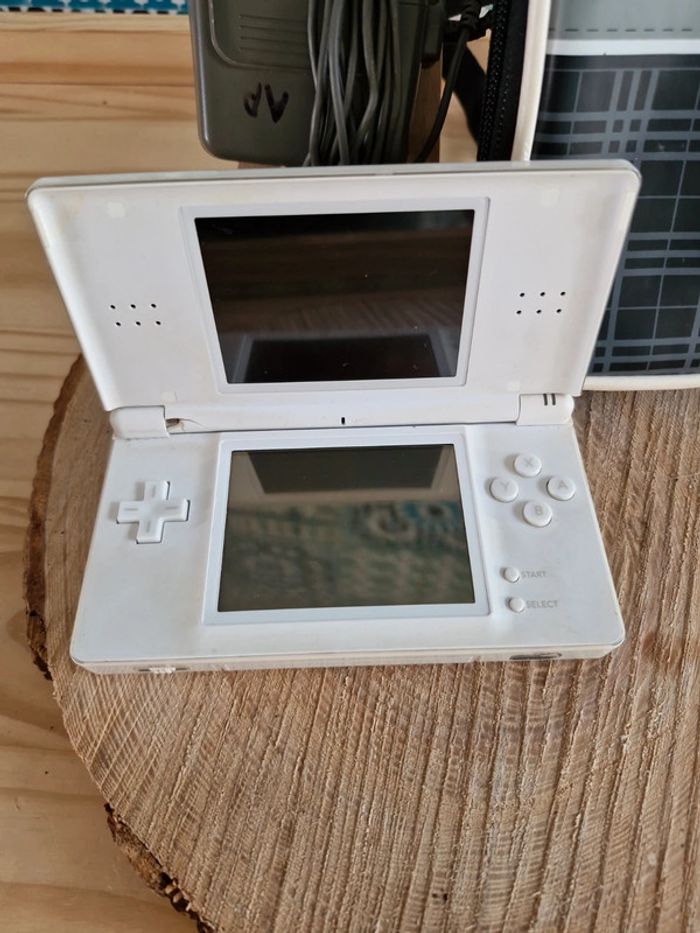 Nintendo  ds lite blanche - photo numéro 4