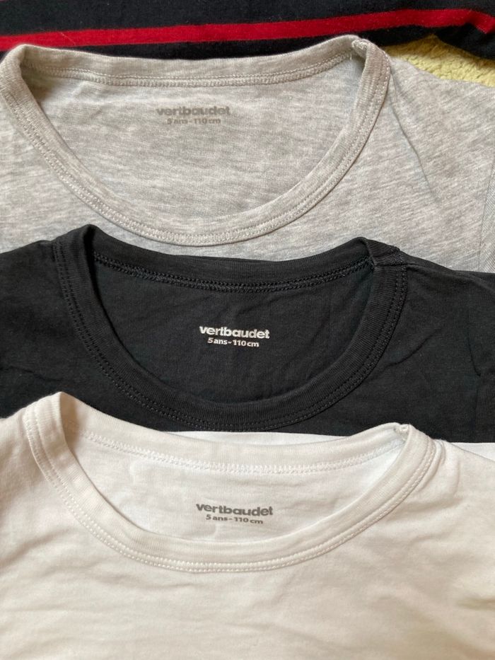 Lot 11 tee-shirt 👕 à manches longues  - Garçon 👦 - 5 ans - TBE - photo numéro 5