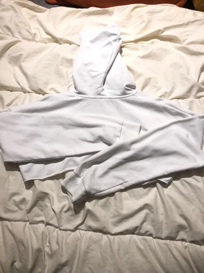 Crop top blanc à capuche - photo numéro 2