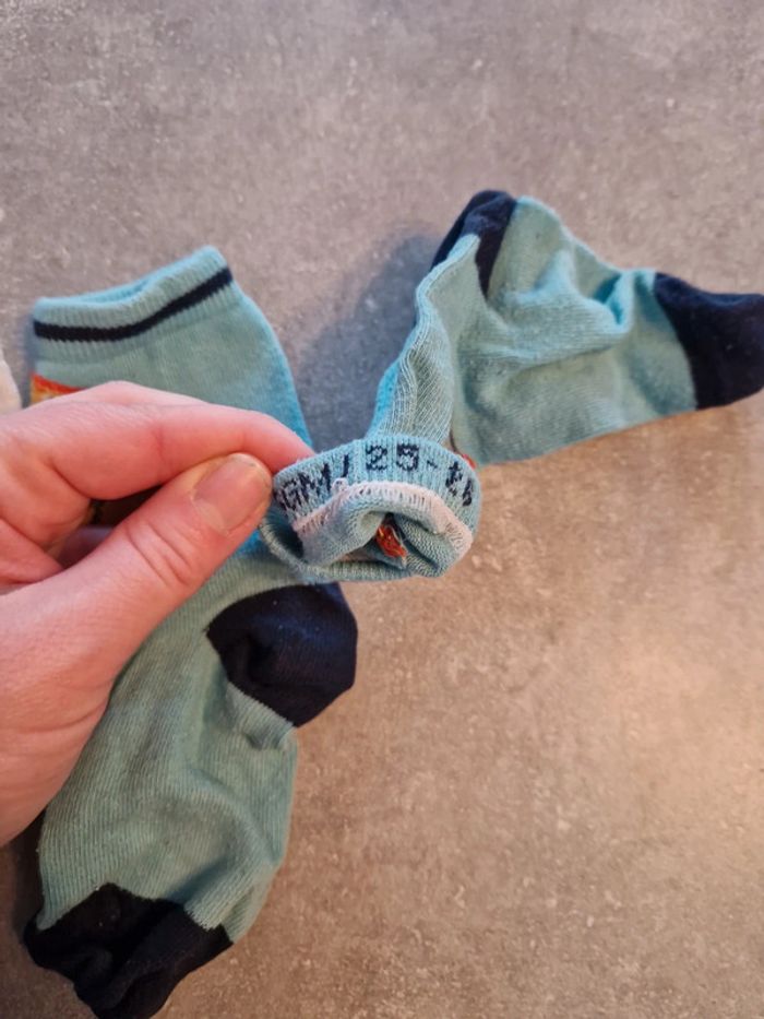Lot 6 chaussettes garçon dinosaures motifs pointure 23-26 TBE sergent major - photo numéro 2