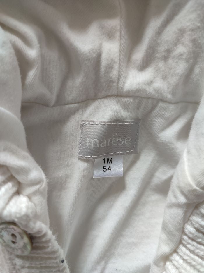 Veste blanche pour bébé de 1 mois. Très jolie avec torsades. Marque marëse. - photo numéro 2