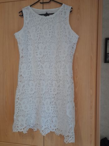 Robe à dentelle Blanc du Nil taille 5 (42/44)état neuve