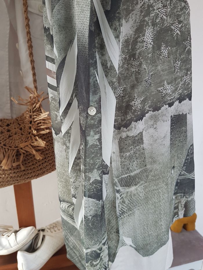 Haut voile un peu transparent blanc cassé et kaki. Made In Italy. Taille 44. - photo numéro 4
