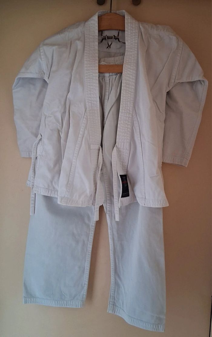Kimono enfant taille 8/10 - photo numéro 2