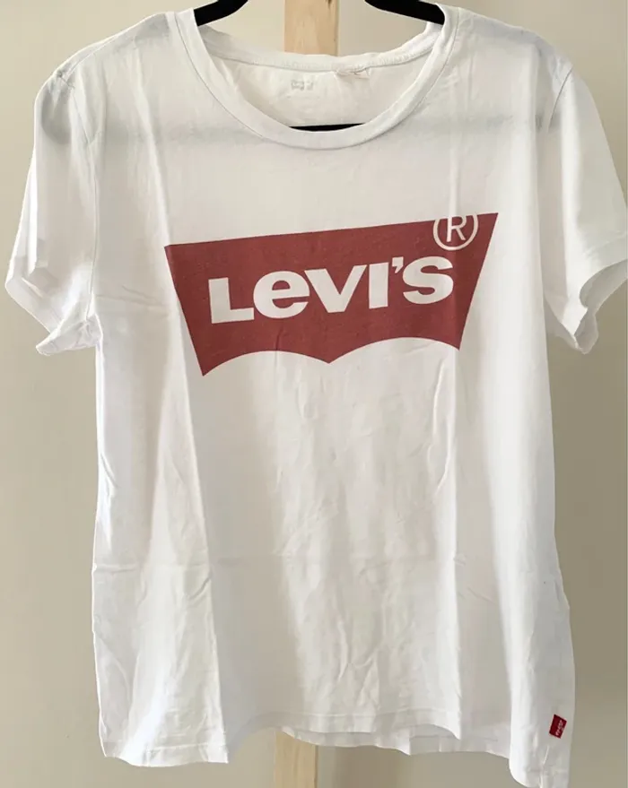 👕 T-shirt Levi’s blanc logo rouge – Taille L – Classique incontournable