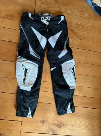 Pantalon de moto cross en très bon état taille 40 kenny
