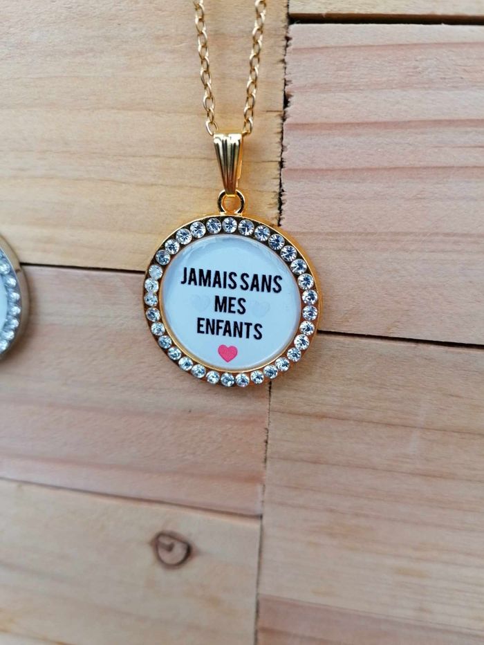 Collier personnalisé strass " Jamais sans mes enfants" - photo numéro 3