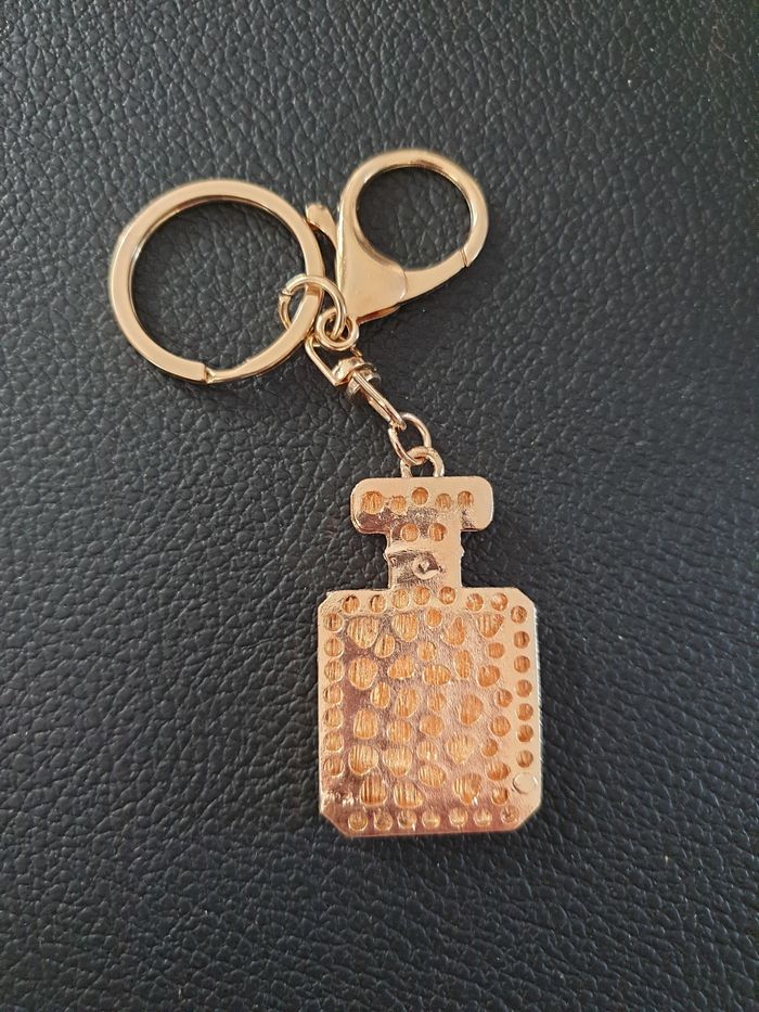Porte-clés "Parfum" doré et rose - photo numéro 3