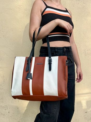 Grand sac à main et bandoulière à bandes