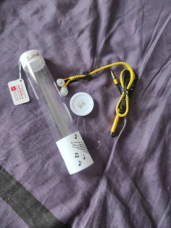 Écouteurs auriculaires neufs