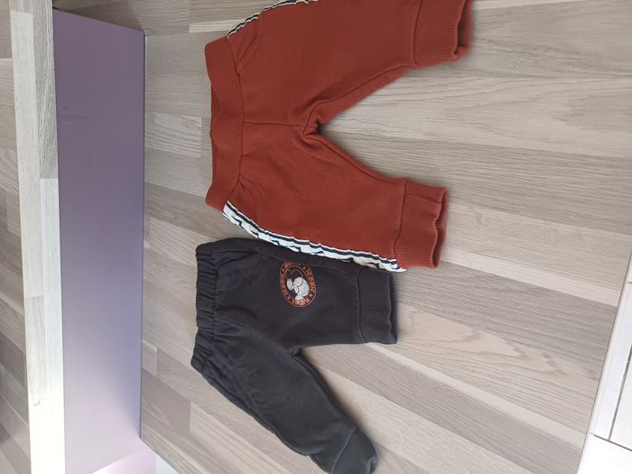 2 pantalons de jogging garçons Taille 1 mois