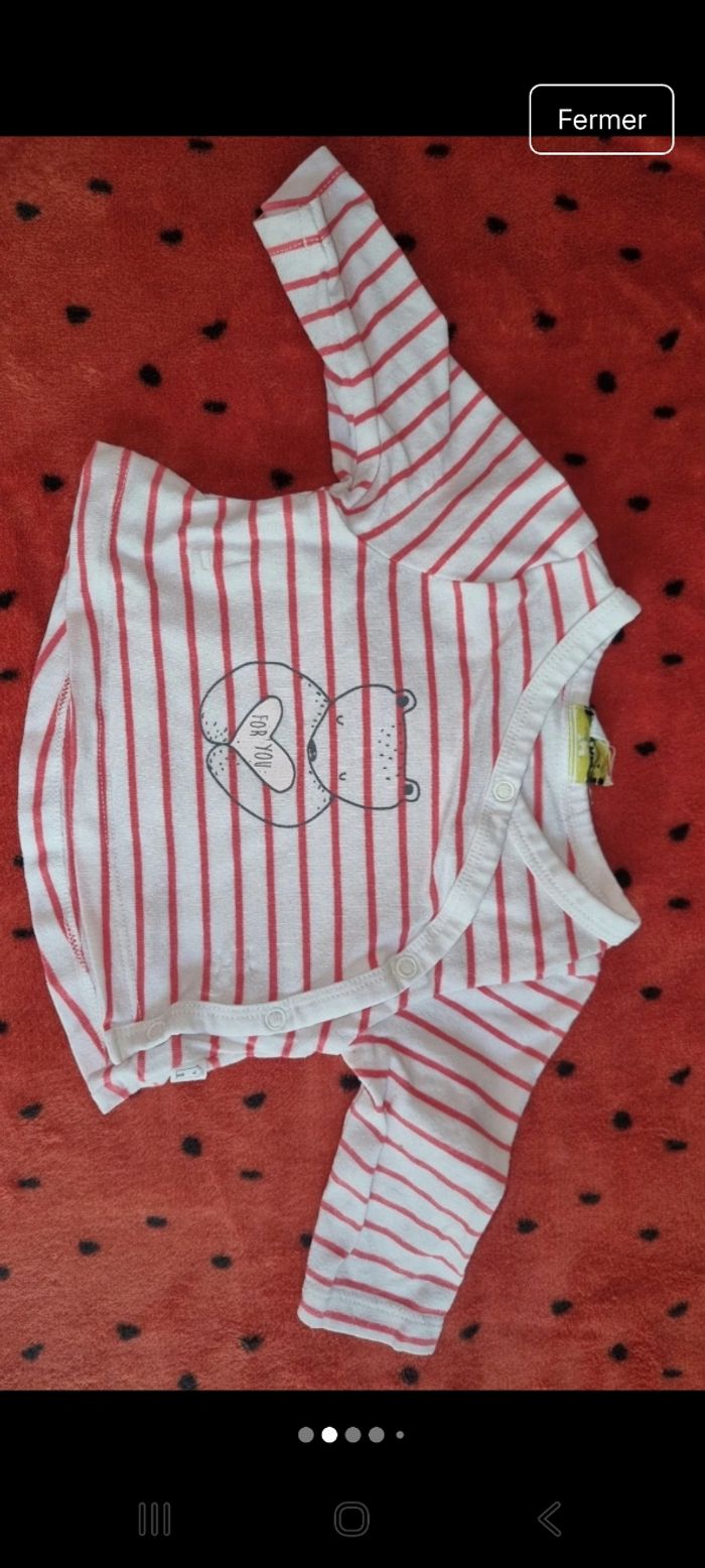 Pull/Tee-shirt naissance 0 mois fille en bon état - photo numéro 2