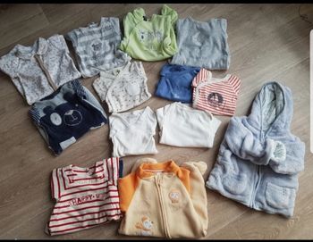 Lot de 13 articles bébé 1 mois