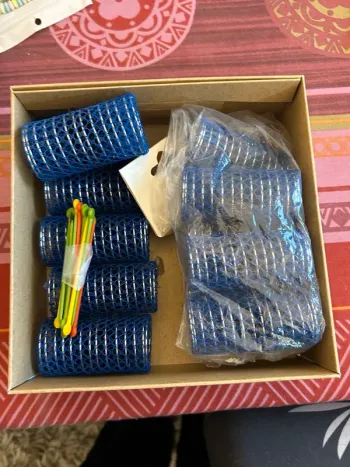 Lot de 12 bigoudis avec ses pics, son sèche cheveu et un boucleur offert