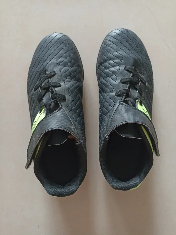 Chaussures de foot crampons pointure 33