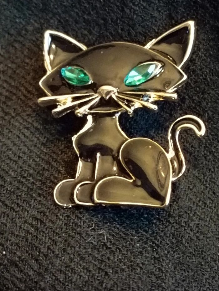 Idée cadeau 🎁 : Broche en forme de chat - photo numéro 2