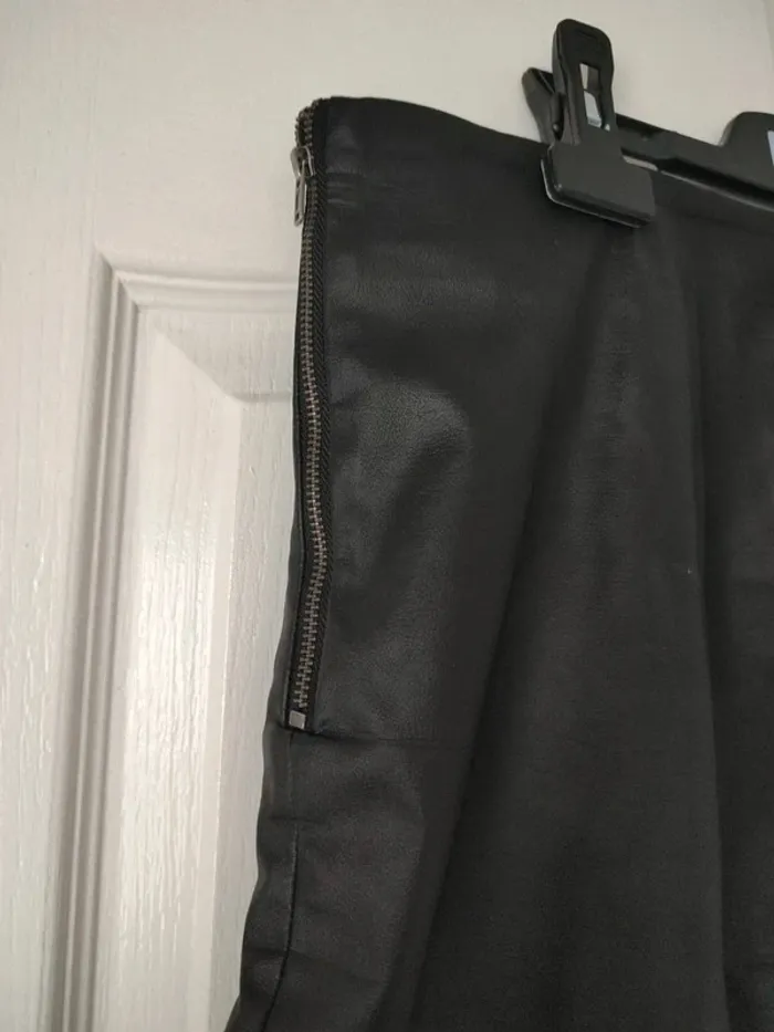 Jupe simili cuir taille 42 - photo numéro 3