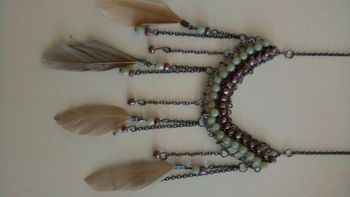 perles et plumes style ethnique collier