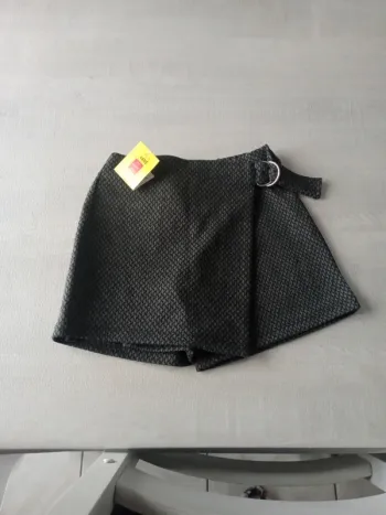 Jupe short neuve 4 ans