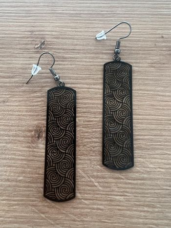 Boucles d’oreilles noires transparentes