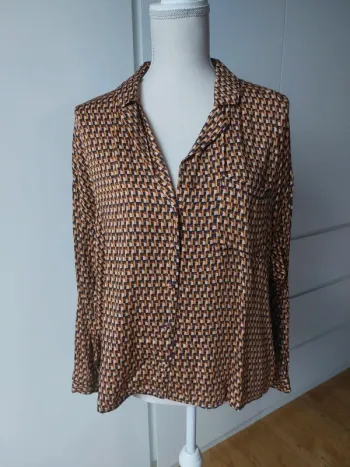 Très jolie chemise satinée style pyjama