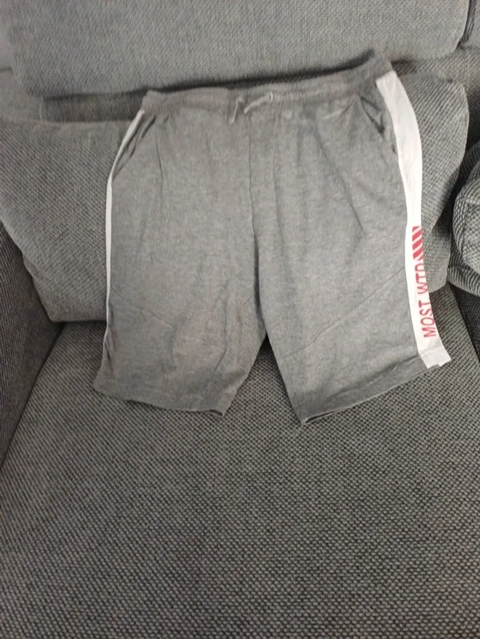 Short garçon taille 12 ans - photo numéro 3
