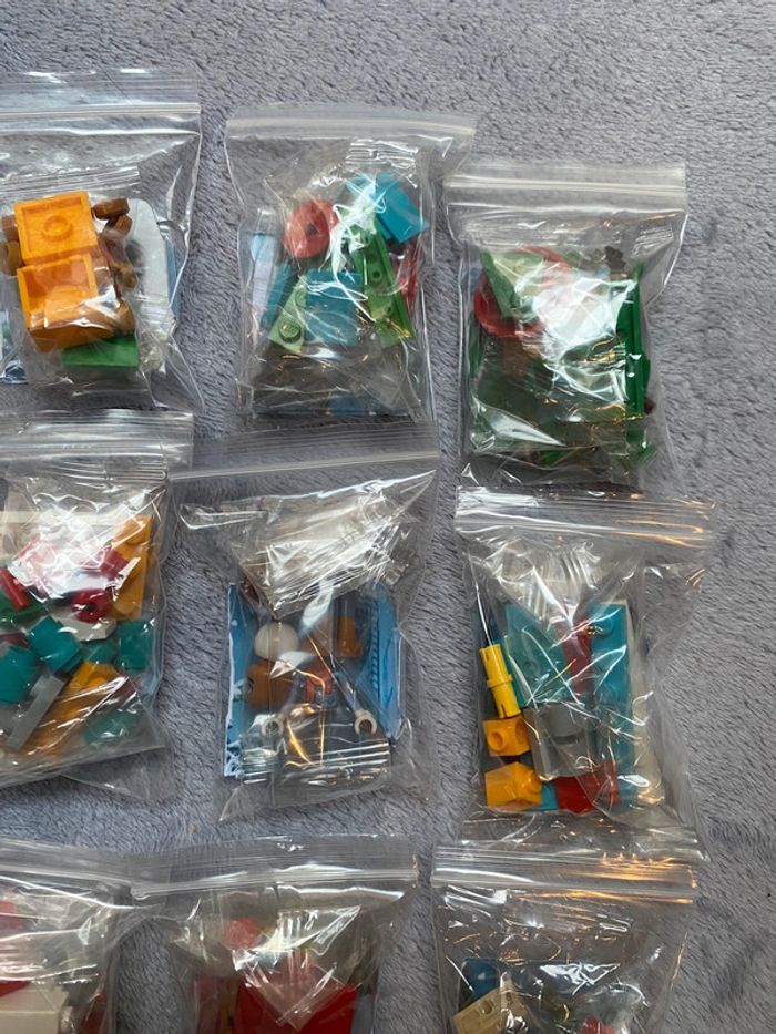 Lot de 15 surprises lego friends thème noël encore en sachet - photo numéro 8