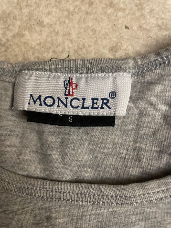 tee-shirt homme Moncler taille S gris bandes bleu blanc rouge parfait etat - photo numéro 5
