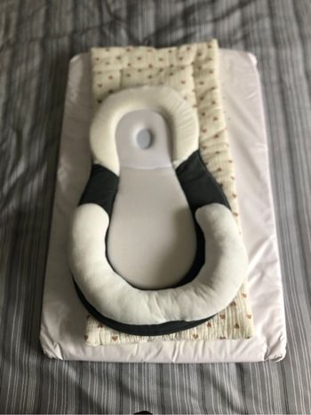 Ensemble matelas et cale bébé