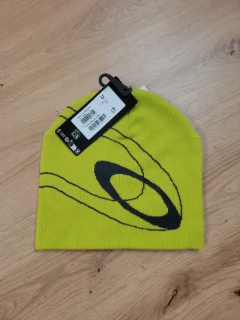Bonnet Oakley UO vert clair