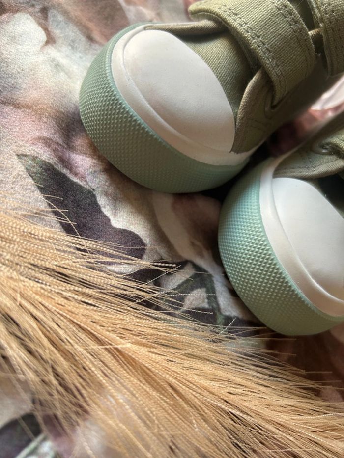 Chaussures looney tunes taille 20 - photo numéro 3