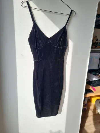 robe noir a bretelles velours h&m soiree