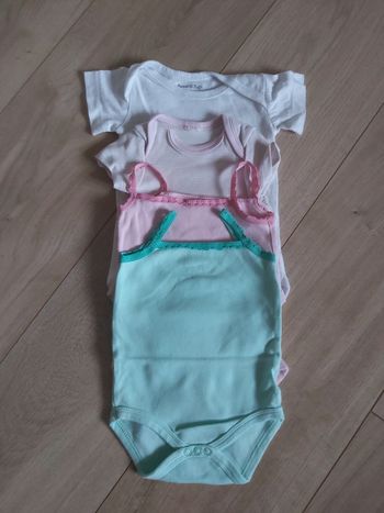 Lot de 5 bodies bretelles et manches courtes fille 1 mois (78)