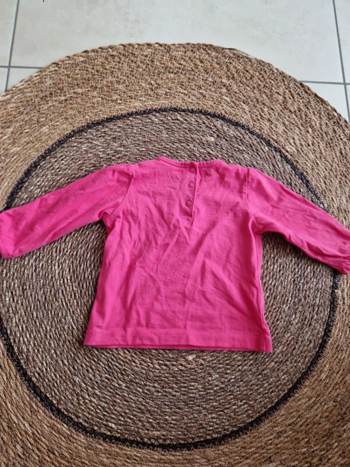 Joli tee-shirt manches longues taille 9 mois - photo numéro 2