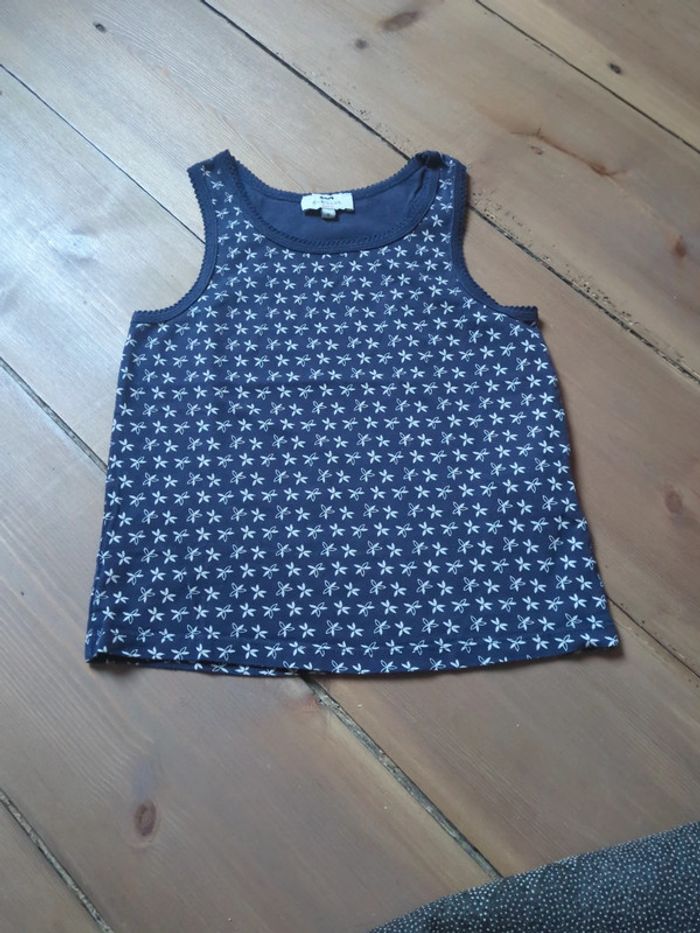 Débardeur bleu marine fleurs blanc 6 ans