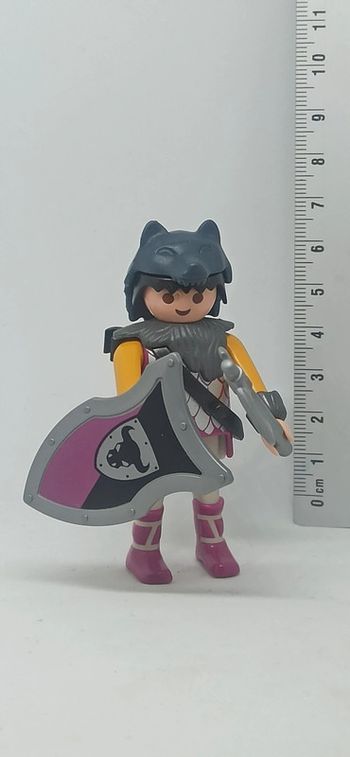 Homme viking avec tête de loup et bouclier taureau playmobil