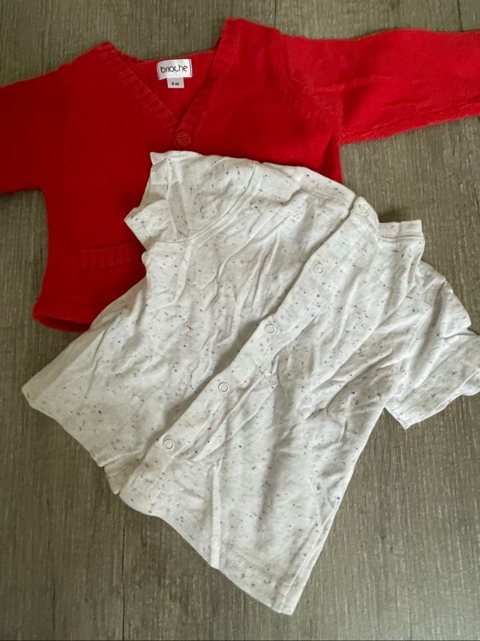 T-shirt + gilet 6 mois - photo numéro 2