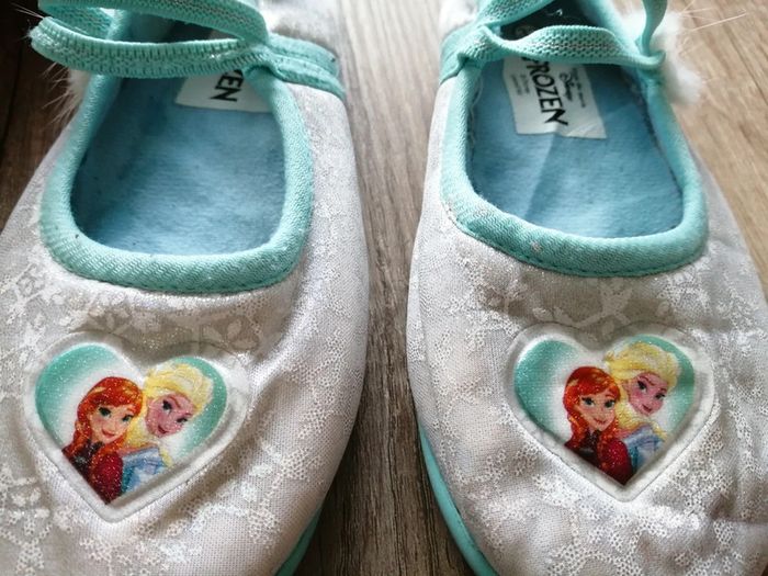Pantoufles fille "La reine des neiges" - photo numéro 2