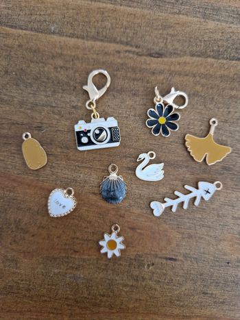 Lot breloques et mini portes clé 