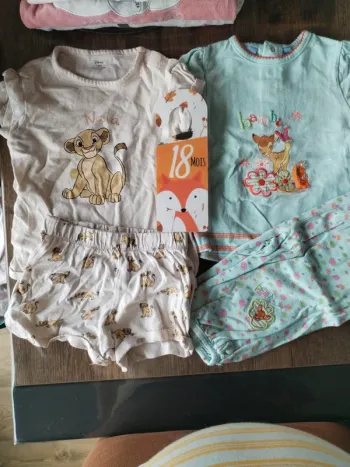 Deux pyjamas disney