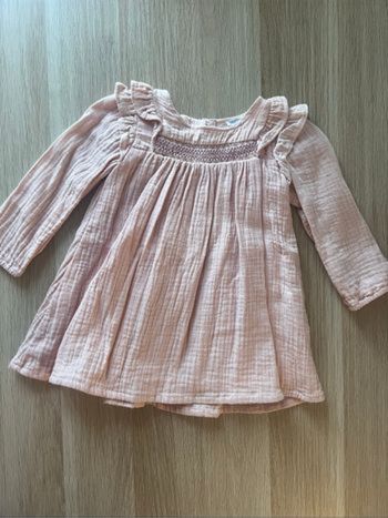 Robe détail brodé sur le col