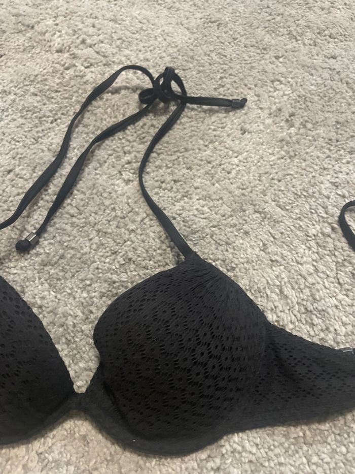 Haut de maillot noir undiz dentelle taille S remboursé - photo numéro 3