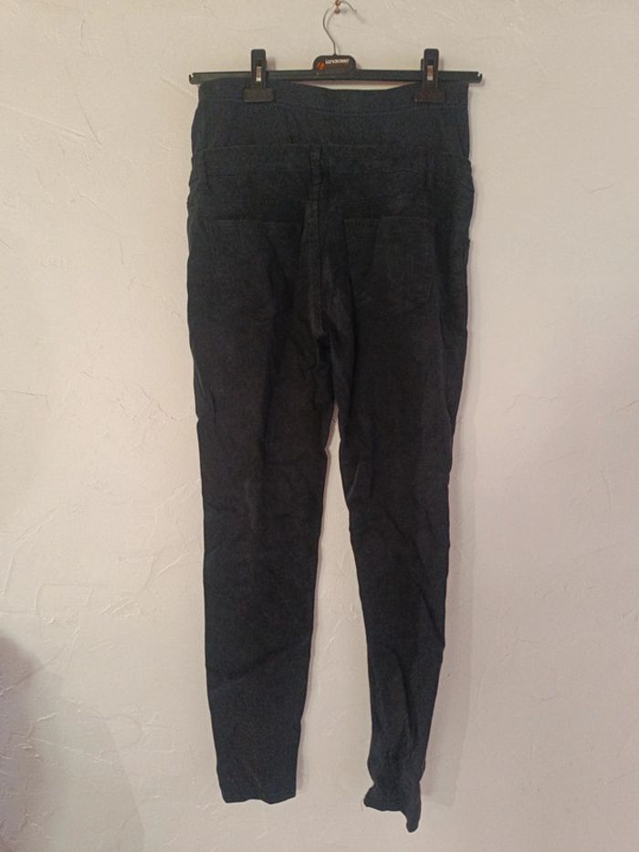 Lot de 2 pantalons de grossesse T38 en très bon état - photo numéro 3